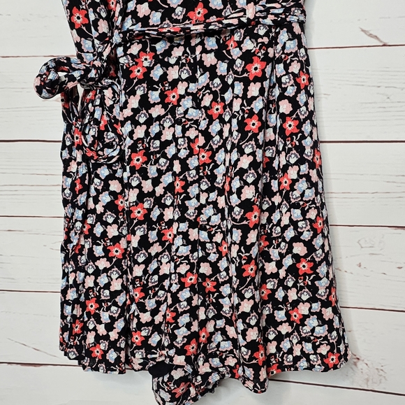 Guess Floral V-Neck Tie Waist Romper - Picture 4 of 11